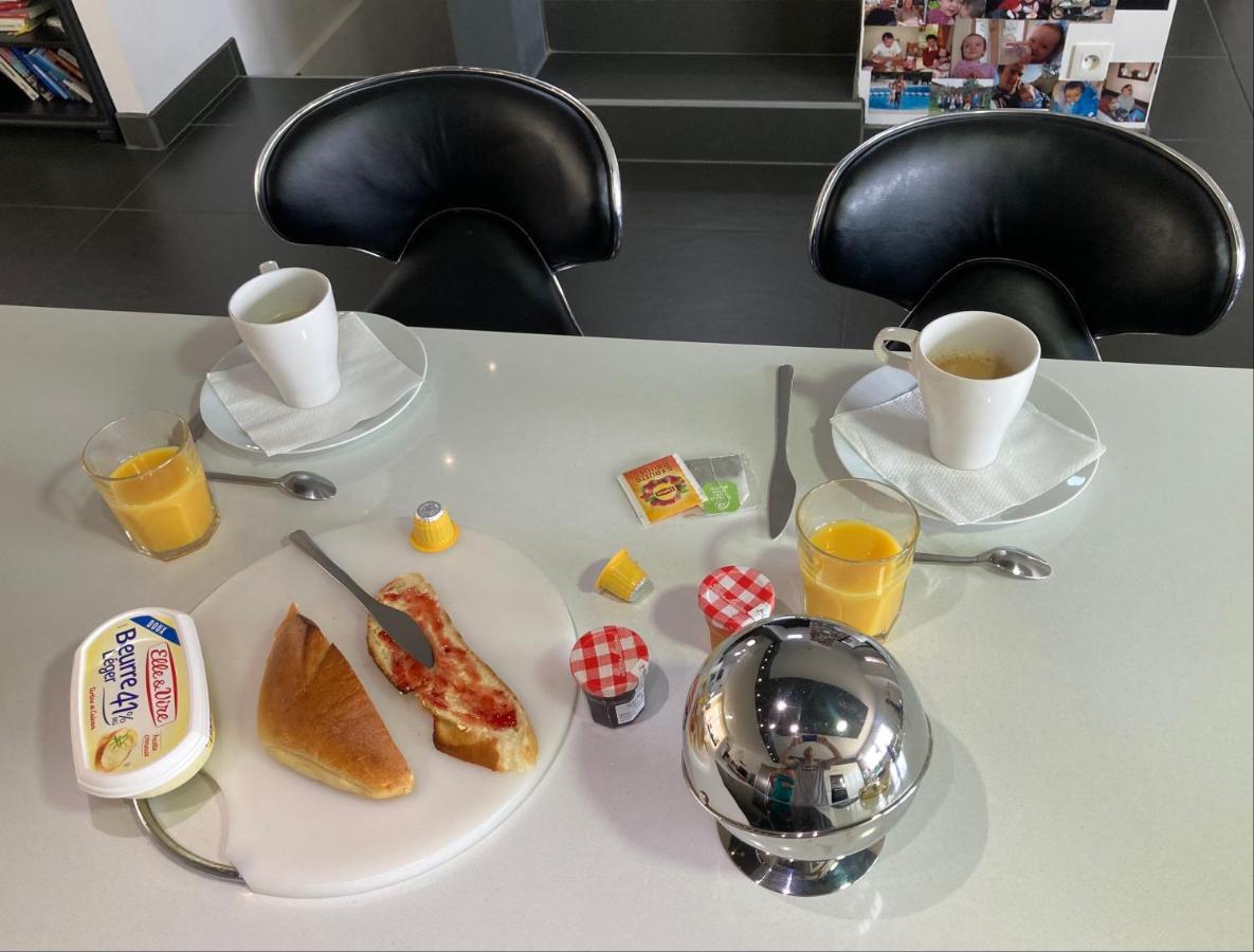 B&B Chez L'Habitant Chambre Privative Sur La Route Des Vins Tv Parking Box Velo Issenheim ภายนอก รูปภาพ