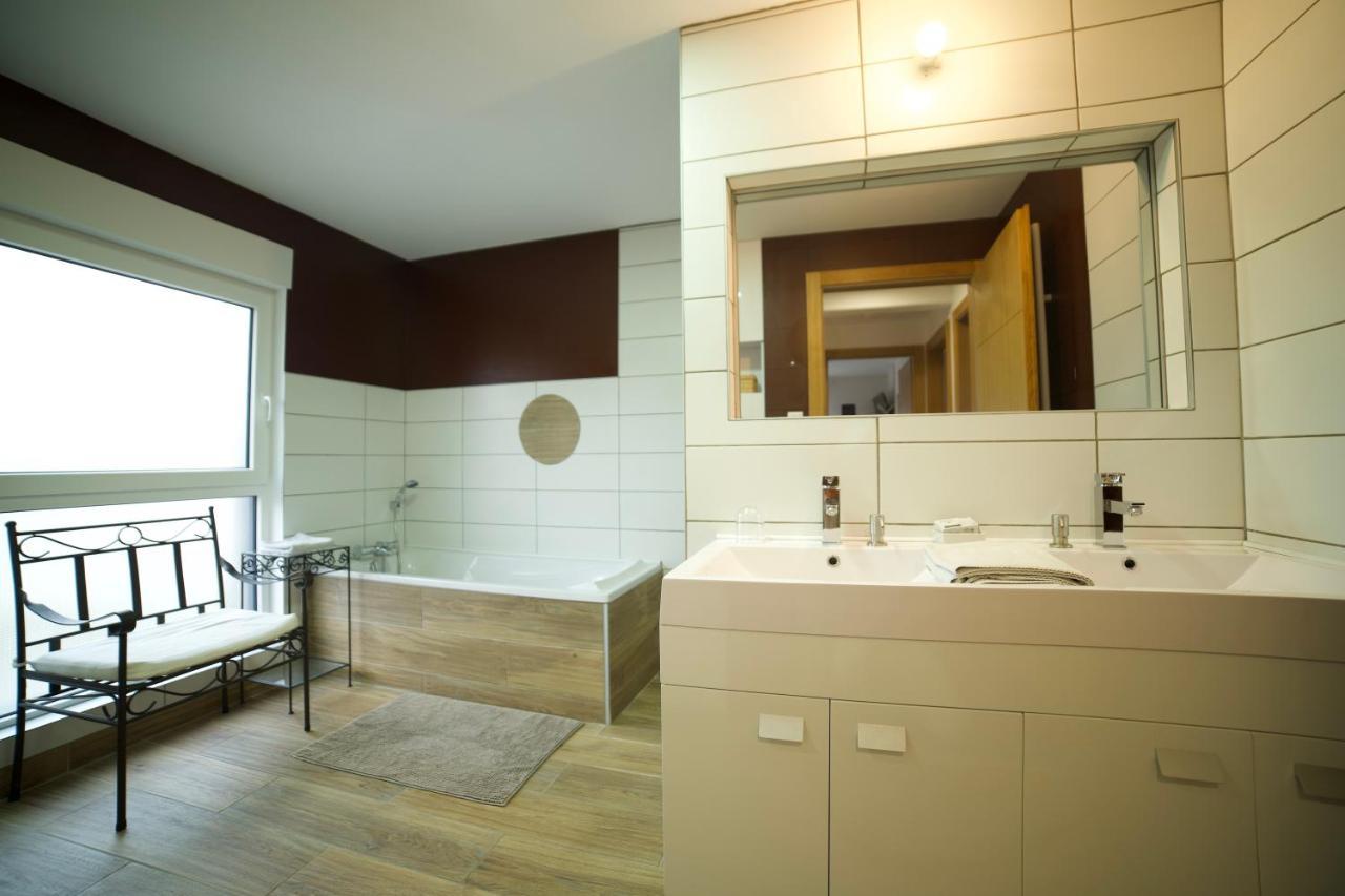 B&B Chez L'Habitant Chambre Privative Sur La Route Des Vins Tv Parking Box Velo Issenheim ภายนอก รูปภาพ