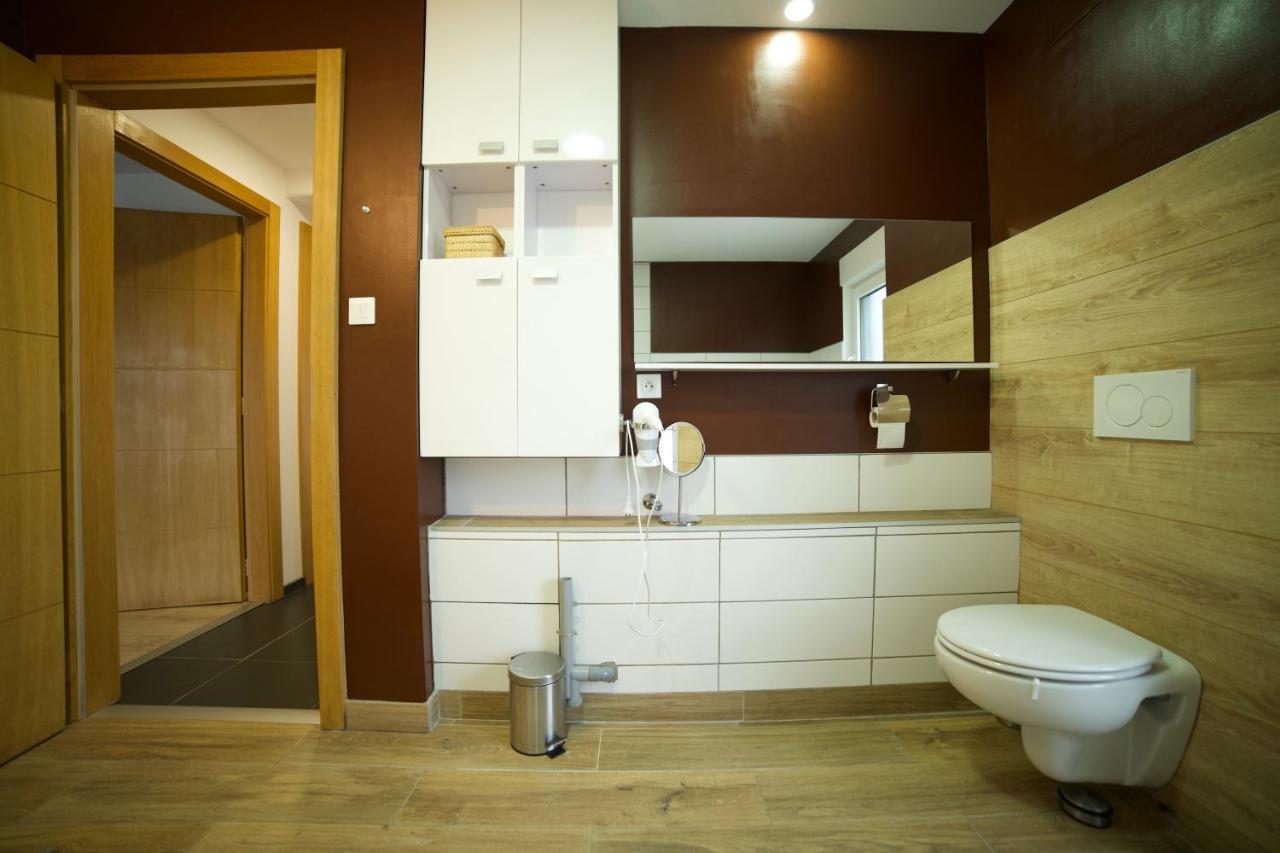 B&B Chez L'Habitant Chambre Privative Sur La Route Des Vins Tv Parking Box Velo Issenheim ภายนอก รูปภาพ